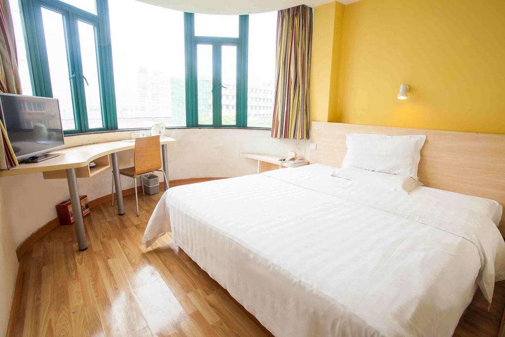 7Days Inn Sanqiao Hou Ba Гуейян Стая снимка